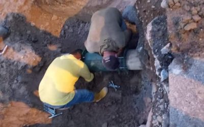 LA EPMAPAQ REPARÓ FUGA DE AGUA EN LA AVENIDA WALTER ANDRADE