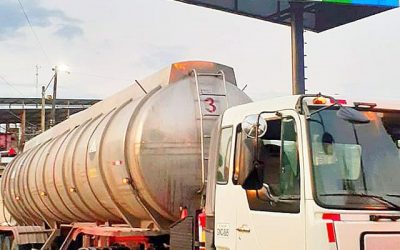 ANOCHE LLEGÓ EL SULFATO DE ALUMINIO A LA EPMAPAQ PARA CONTINUAR CON LA POTABILIZACIÓN DEL AGUA.