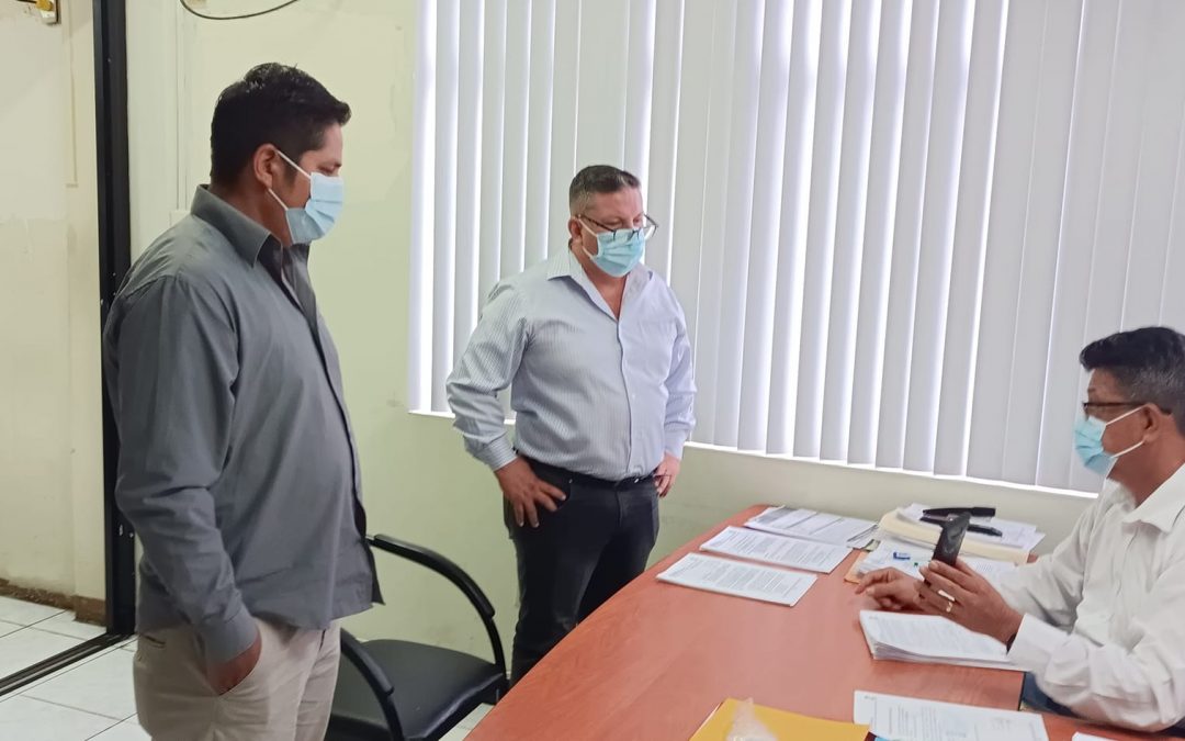 GERENTE GENERAL DISPONE TRABAJOS AL SUBGERENTE Y AL TÉCNICO DE ALCANTARILLADO