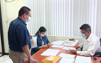 EL GERENTE DE LA EPMAPAQ RECIBE PLAN DE ACCIÓN DEL DIRECTOR DE TALENTO HUMANO Y DE LA SUBGERENTE FINANCIERA.