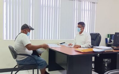 GERENTE DE LA EPMAPAQ ATIENDE DESDE MUY TEMPRANO EN LA MAÑANA