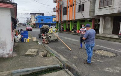 SE REALIZA MANTENIMIENTO DE ALCANTARILLADO EN SAN CAMILO