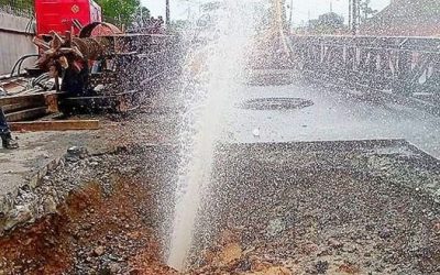 POR ROTURA DE TUBERÍA SE SUSPENDE TEMPORALMENTE EL SERVICIO DE AGUA EN LA ZONA ALTA .
