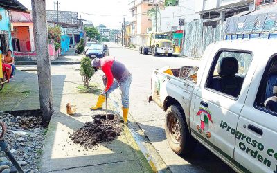 SE REPARA FUGA DE AGUA EN LA PARROQUIA SAN CAMILO .