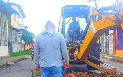 LA EPMAPAQ REPARÓ FUGA DE AGUA EN LA SANTA ROSA