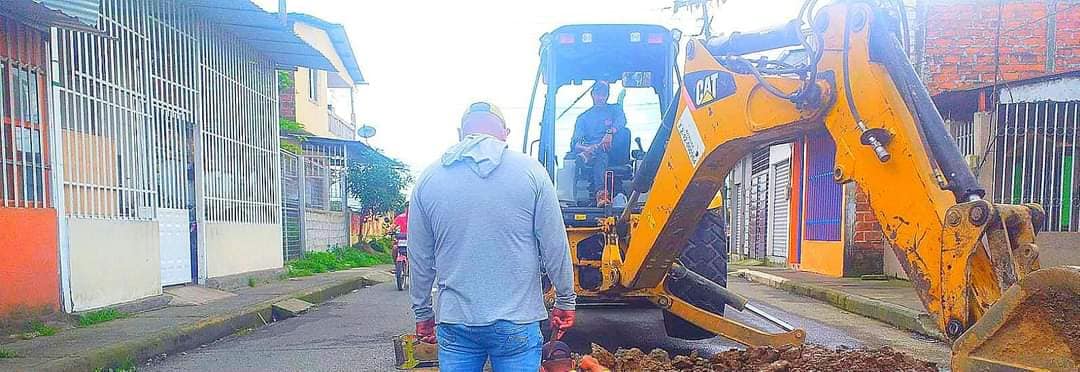LA EPMAPAQ REPARÓ FUGA DE AGUA EN LA SANTA ROSA