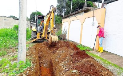 LA EPMAPAQ REALIZA EXTENSIÓN DE REDES EN LA CIMA .