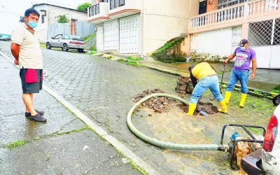 LA EPMAPAQ SIGUE REALIZANDO REPARACIONES DE FUGAS DE AGUA EN DIFERENTES SECTORES DE LA URBE.