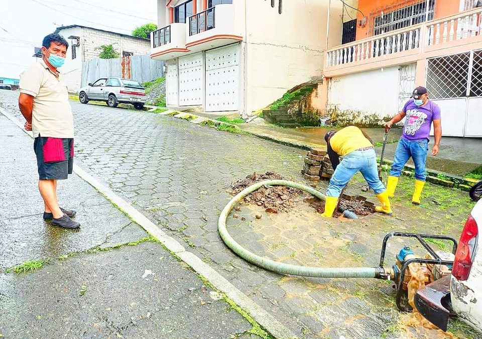 LA EPMAPAQ SIGUE REALIZANDO REPARACIONES DE FUGAS DE AGUA EN DIFERENTES SECTORES DE LA URBE.