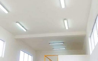 SE COLOCARON TUBOS LEDS PARA EL ÁREA DEL CANAL PARSHALL