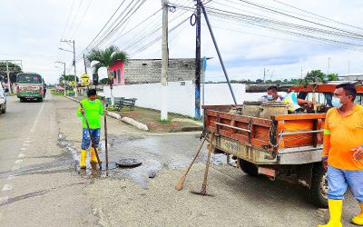 LA EPMAPAQ REALIZA MANTENIMIENTO AL SISTEMA DE ALCANTARILLADO EN SAN CARLOS .
