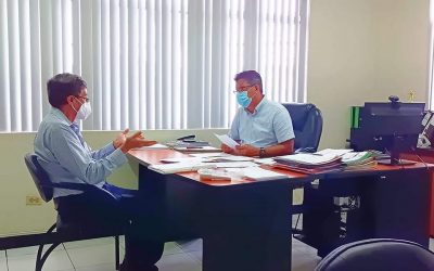 GERENTE GENERAL DE LA EPMAPAQ DIALOGA CON REPRESENTANTE DE LA URBANIZACIÓN «VILLA HERMOSA».