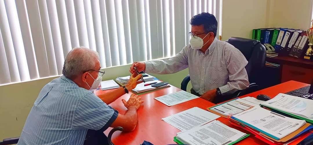 GERENTE GENERAL DE LA EPMAPAQ ATIENDE AL USUARIO DESDE MUY TEMPRANO EN LA MAÑANA HASTA LA NOCHE