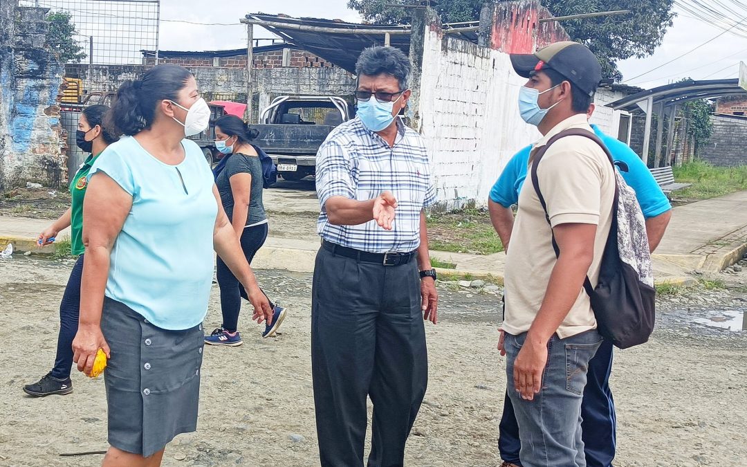 GERENTE GENERAL DE LA EPMAPAQ SUPERVISA TRABAJOS EN SAN CARLOS JUNTO A LA CONCEJAL RURAL .
