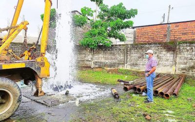 SE REALIZA LA LIMPIEZA Y DESARROLLO DEL POZO PROFUNDO DE LA GALO PLAZA .