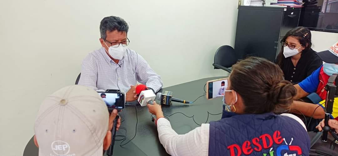AYER FUE ENTREVISTADO EL GERENTE DE LA EPMAPAQ POR ALGUNOS PERIODISTAS DE QUEVEDO  SOBRE EL PROBLEMA DE LA ZONA DE CAPTACIÓN