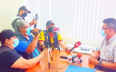 EL GERENTE GENERAL DE LA EPMAPAQ ES ENTREVISTADO POR ALGUNOS PERIODISTAS DE QUEVEDO SOBRE TEMAS DE INTERÉS CIUDADANO
