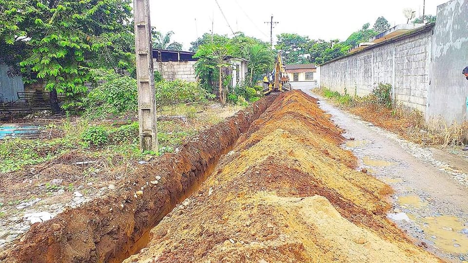 LA EPMAPAQ REALIZA EXTENSIÓN DE REDES DE AGUA EN EL SECTOR LA CIMA.