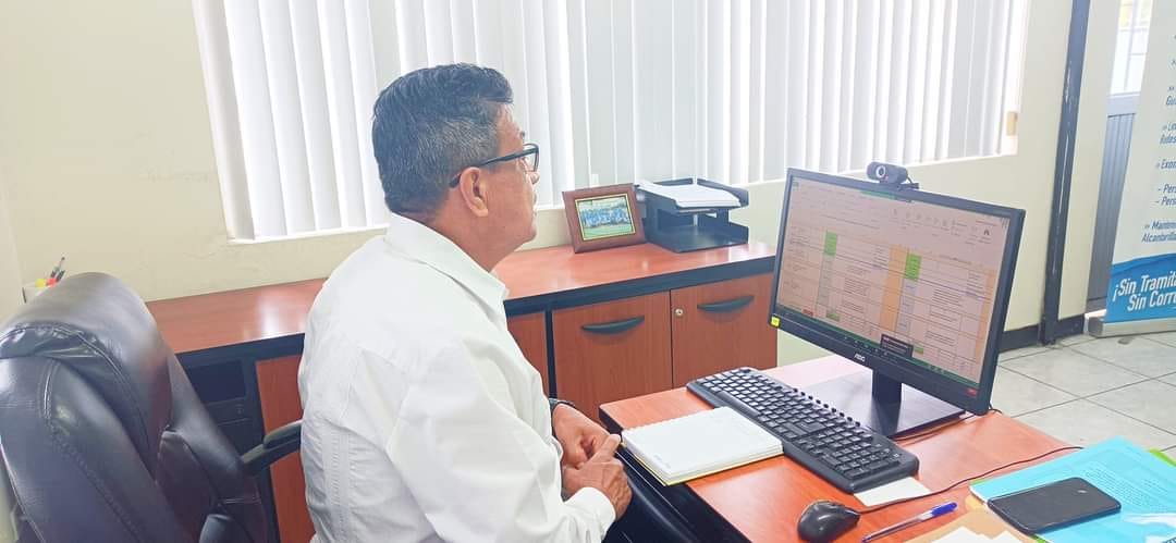 GERENTE DE LA EPMAPAQ SE REÚNE VIA ZOOM CON BDE.