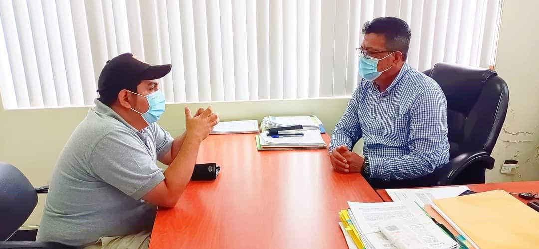 GERENTE DE LA EPMAPAQ RECIBE EN SU OFICINA AL PRESIDENTE DE LA ASO DE EMPRENDEDORES DE LA RUTA DEL RÍO