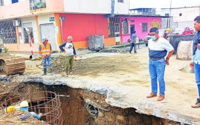 GERENTE GENERAL DE LA EPMAPAQ SUPERVISA TRABAJOS DE ALCANTARILLADO SANITARIO EN SAN CAMILO.