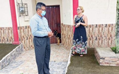 GERENTE DE LA EPMAPAQ SOCIALIZA CON MORADORES PARA EXPLICAR SOBRE LA POCA PRESIÓN DE AGUA.EN LA ZONA ALTA