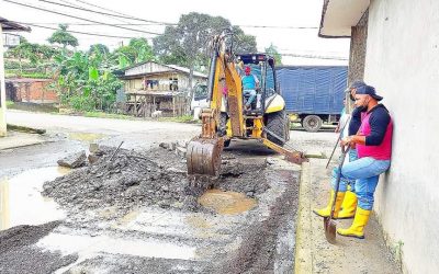 SE REPARA FUGA DE AGUA EN LA 20 DE FEBRERO.