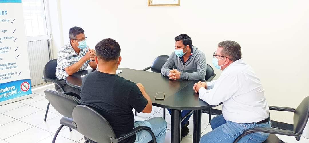 GERENTE GENERAL DE LA EPMAPAQ SE REÚNE CON SU EQUIPO TÉCNICO.