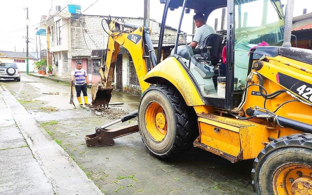 LA EPMAPAQ REALIZA CAMBIO DE TUBERÍA PARA MEJORAR EL SISTEMA DE ALCANTARILLADO EN EL GUAYACÁN.