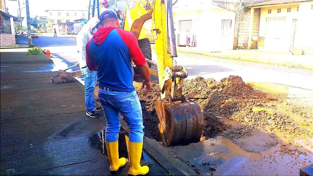 EPMAPAQ REALIZA TOMAS DE MUESTRA DE AGUA EN LAS ESTACIONES DE BOMBEO.
