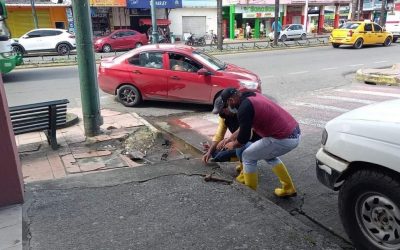 SE REPARA FUGA DE AGUA EN SAN CAMILO