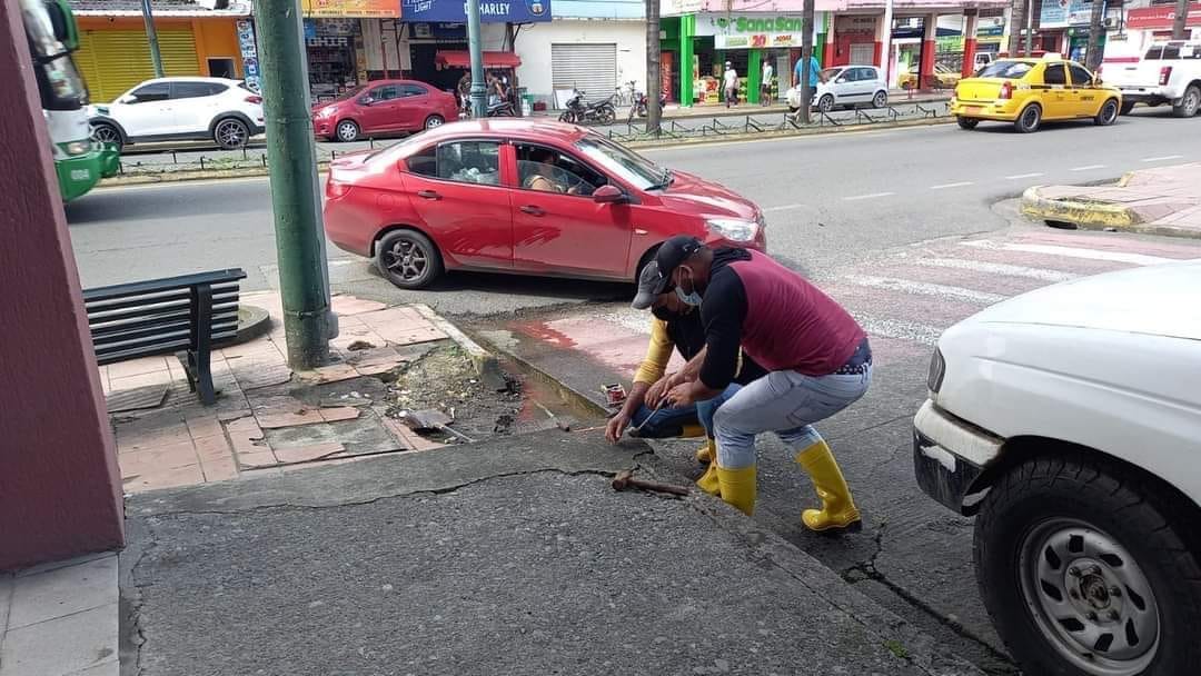 SE REPARA FUGA DE AGUA EN SAN CAMILO