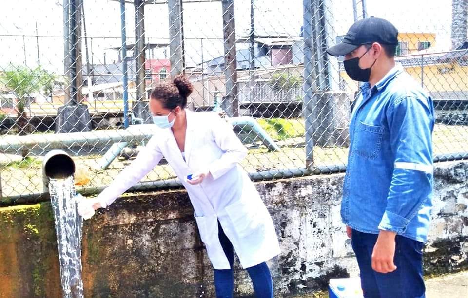 EPMAPAQ REALIZA TOMAS DE MUESTRA DE AGUA EN LAS ESTACIONES DE BOMBEO.