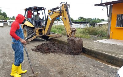 POR PETICIÓN DE LA CONCEJAL RURAL SE REPARA FUGAS DE AGUA EN SAN CARLOS