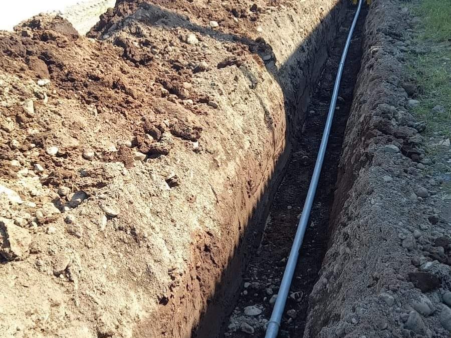 LA EPMAPAQ REALIZA EXTENSIÓN DE REDES DE AGUA POTABLE EN EL SECTOR LA SALUD .