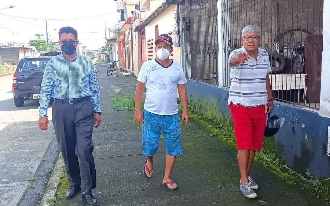 GERENTE DE LA EPMAPAQ SOCIALIZA CON MORADORES DE SAN CAMILO SOBRE OBRA DE ALCANTARLLADO