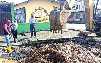 GERENTE DE LA EPMAPAQ SUPERVISA TRABAJOS EN LA ESCUELA DELIA IBARRA DE LA PARROQUIA SAN CAMILO.