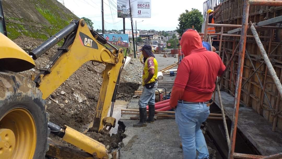 POR TRABAJOS DE INTERCONEXIÓN SE SUSPENDE TEMPORALMENTE EL SERVICIO DE AGUA EN VARIOS SECTORES DE LA ZONA ALTA .