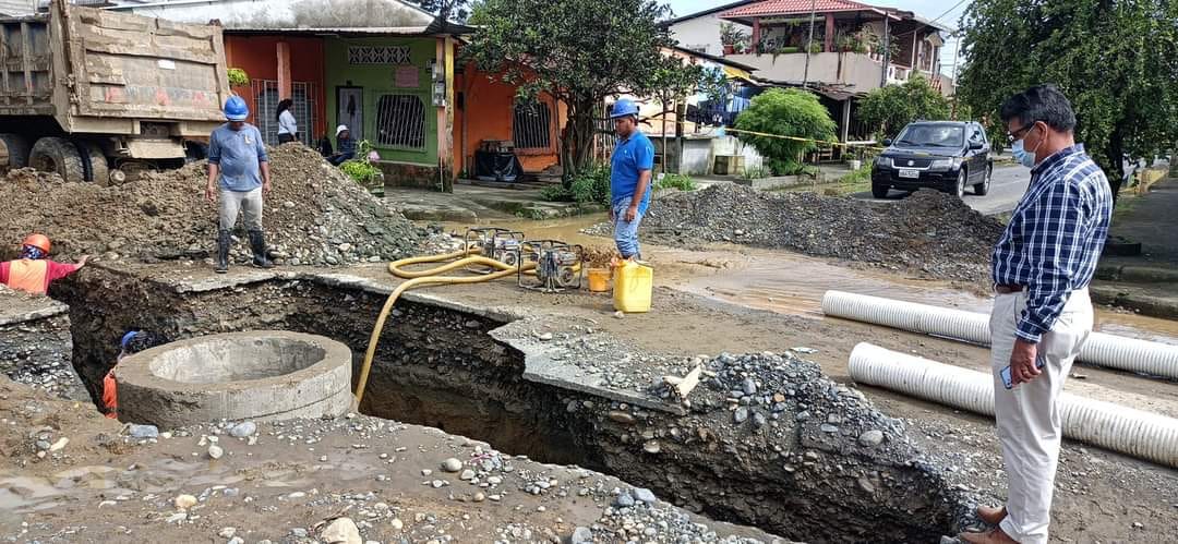 SE REALZA ALCANTARLLADO PLUVIAL EN LA CALLE SALVADOR ALLENDE