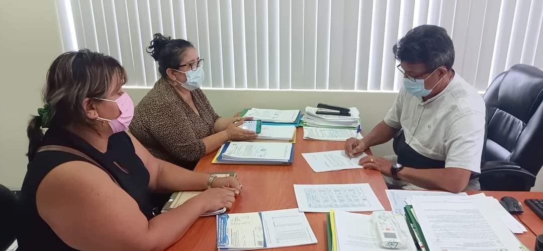MORADORAS DE LA 15 DE NOVIEMBRE SON ATENDIDAS POR EL GERENTE DE LA EPMAPAQ EN SU PEDIDO