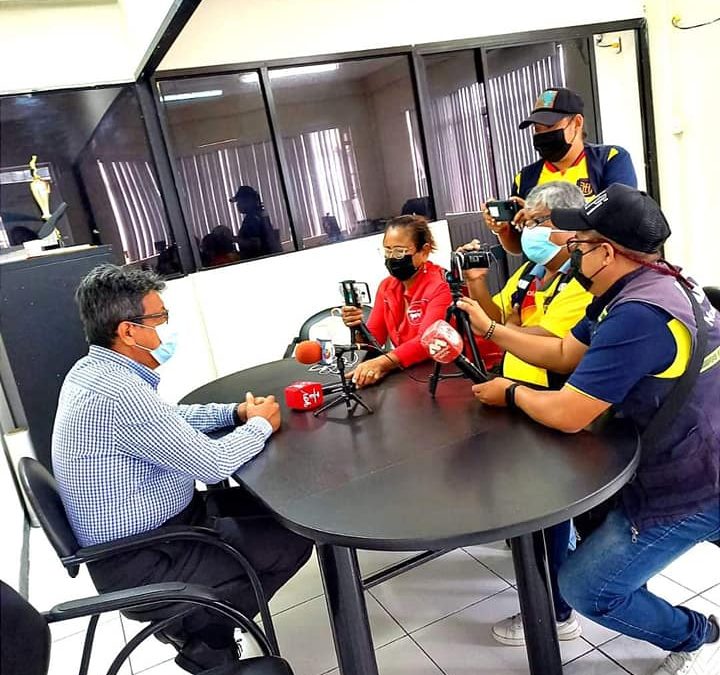 GERENTE DE LA EPMAPAQ FUE ENTREVISTADO POR PERIODISTAS SOBRE RECORRIDO DE OBRAS CON EL ALCALDE DE QUEVEDO