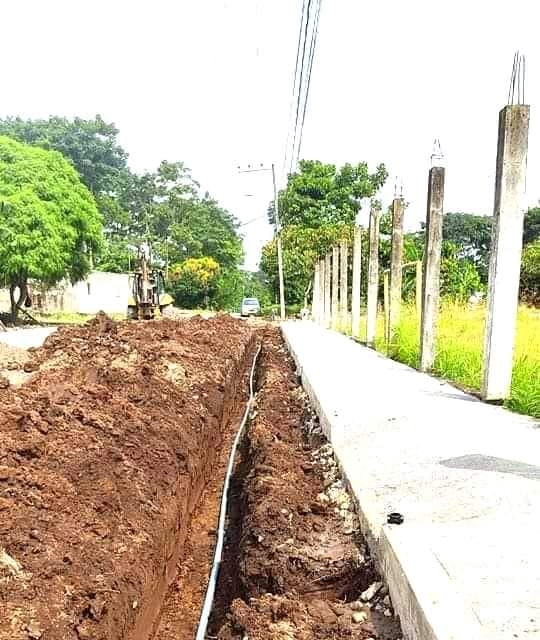 LA EPMAPAQ REALIZA EXTENSIÓN DE REDES DE AGUA EN LA LOTIZACIÓN UTEQ PRIMERA ETAPA.